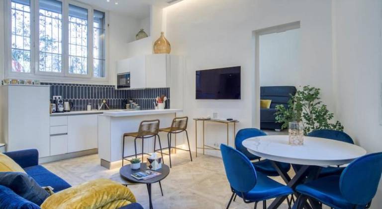 Beautiful rental apartment | Close to Nice Cathedral | Dogs allowed in Thiers