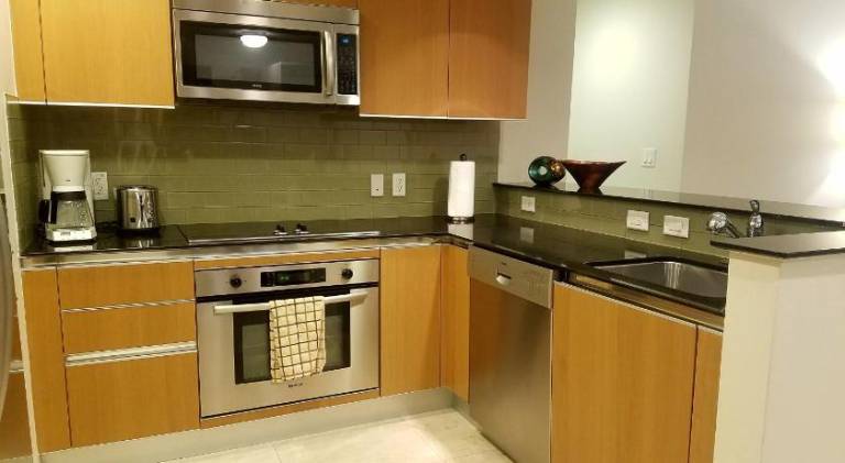 Rental apartment with hot tub & patio — photo 5