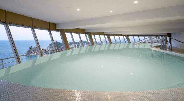 Rental apartment with hot tub & pool — photo 4