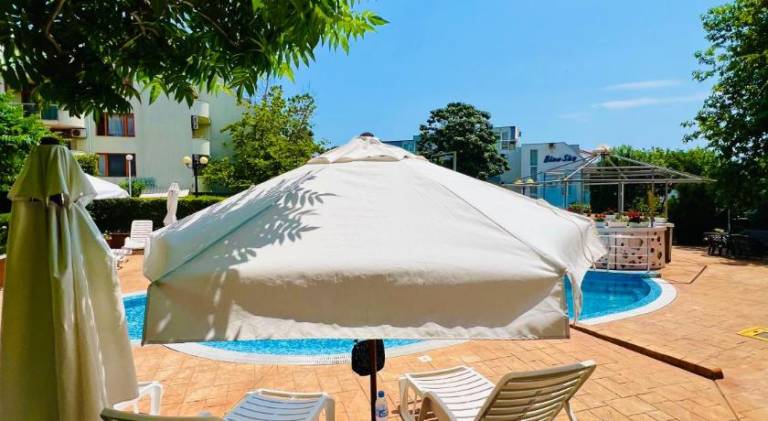 Nice serviced apartment with pool, terrace & yard | Next to the beach | Good for workation | Pet-friendly — photo 3