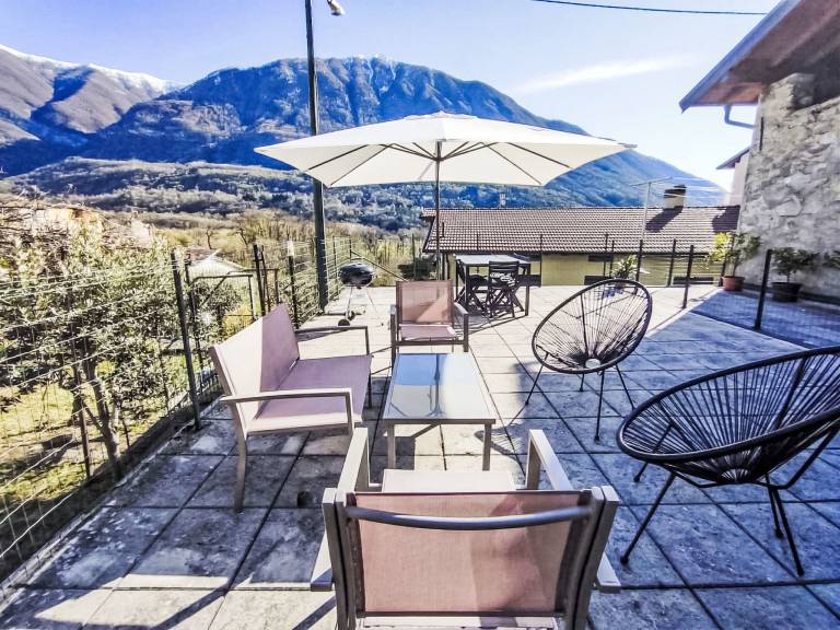 Vacation home with patio & yard | Lake view — photo 2