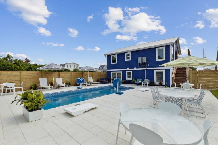 Blueberry Dunes Beach Cottage - Pet Friendly - Pool in Fernandina Beach, FL