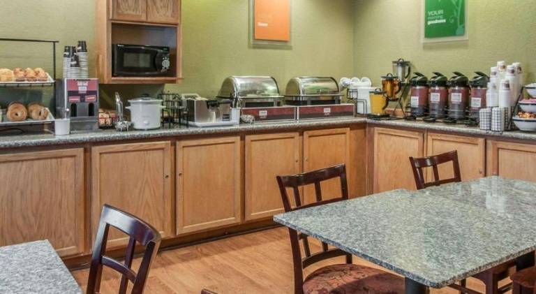 Quality Inn & Suites Farmington — photo 3