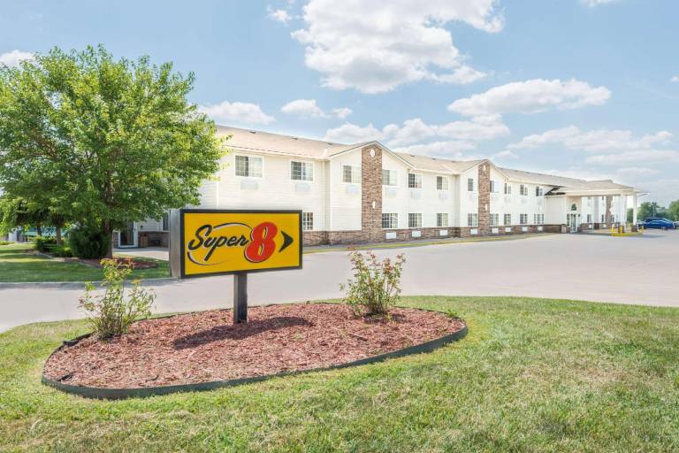 Super 8 By Wyndham Platte City Kansas City Area in Platte City, MO
