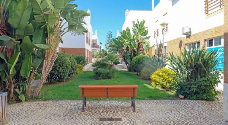 Holiday apartment with BBQ, terrace & garden — photo 4