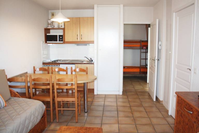 Condo with pool & patio — photo 4