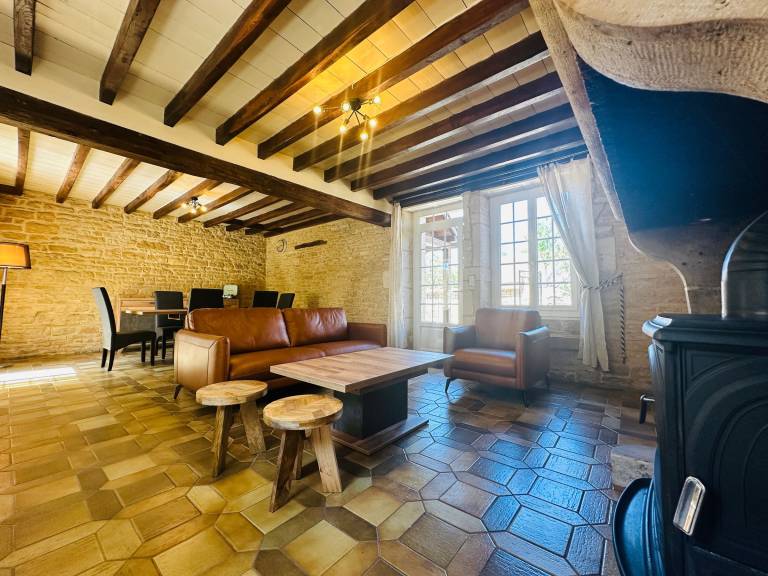 Authentic Stay in Burgundy: Charming House & Fireplace — photo 3