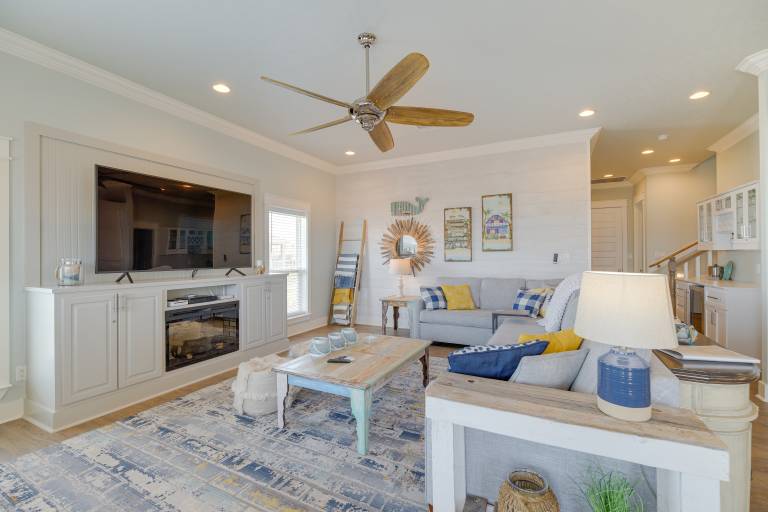 Steps to Crystal Beach: Gem w/ Ocean-View Deck! — photo 3