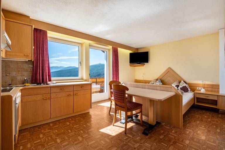 Cozy Waldblick Apartment with Mountain Views & Terrace in Meransen — photo 4