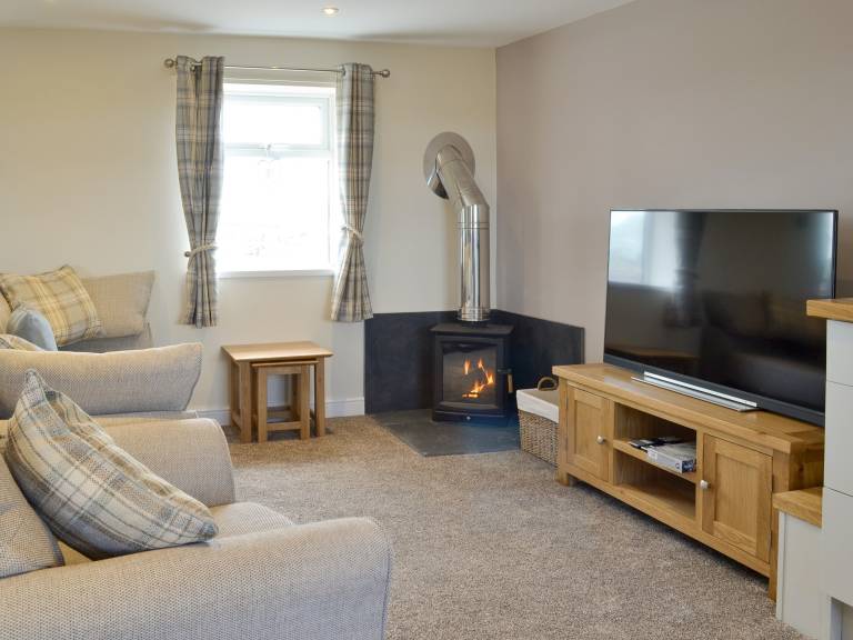 Family-oriented beautiful cottage with hot tub, garden & grill | Pets are welcome — photo 3