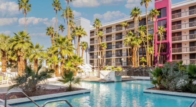Serviced apartment with jacuzzi | Pet-friendly in Mesa, AZ