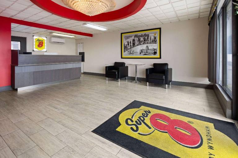 Super 8 by Wyndham Hazleton — photo 3