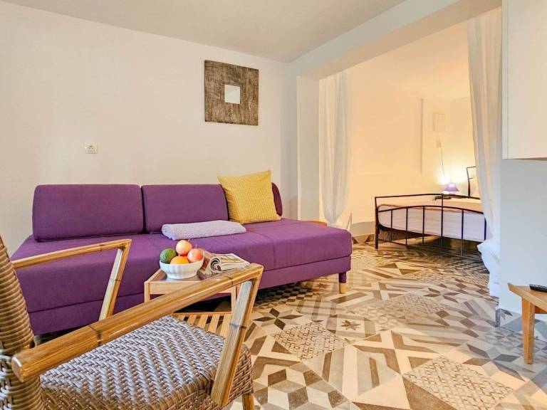 Rental apartment with patio — photo 4