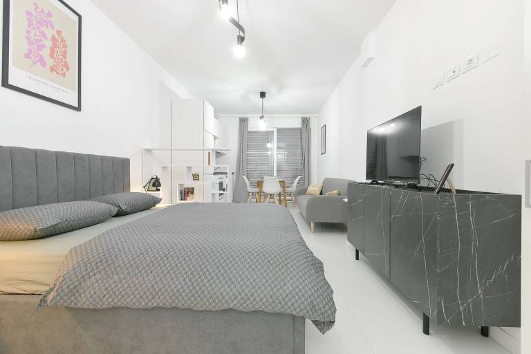 Child-friendly apartment with garden | Near Two Towers | City view | Dogs allowed — photo 3