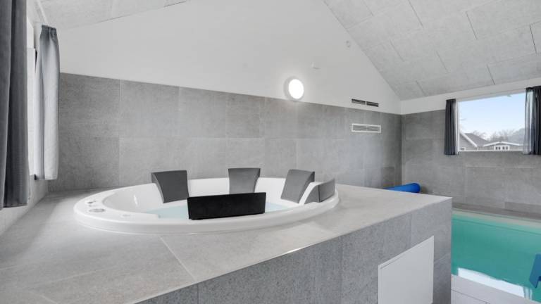 House with sauna, private pool & patio — photo 4