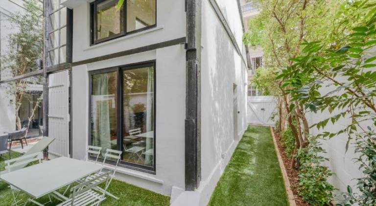 Maison Alcome - Elegant Artist's Residence with Private Garden in Le Kremlin-Bicetre