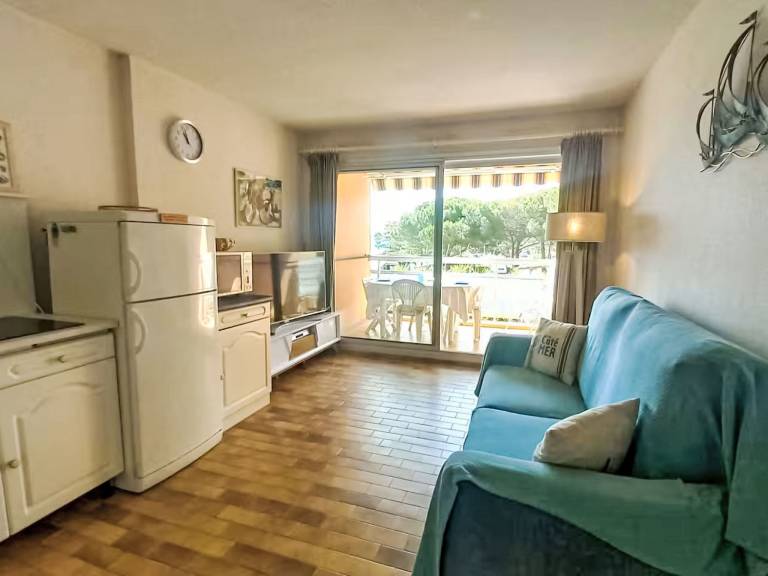 Child-friendly pleasant rental apartment with garden & pool | Sea view | Next to the beach | Dogs allowed — photo 4