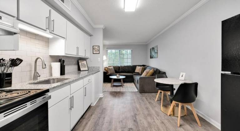 Apartment with pool — photo 3