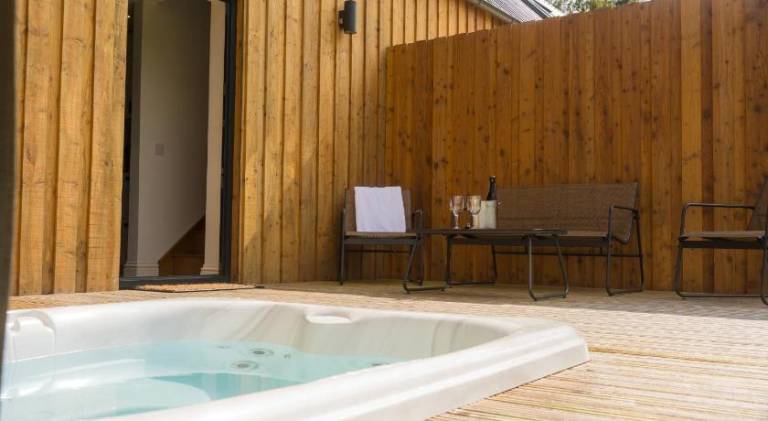 Holiday apartment with pool & jacuzzi in Ballachulish