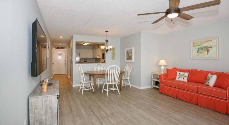 Pleasant vacation home with pool | Pets allowed — photo 2