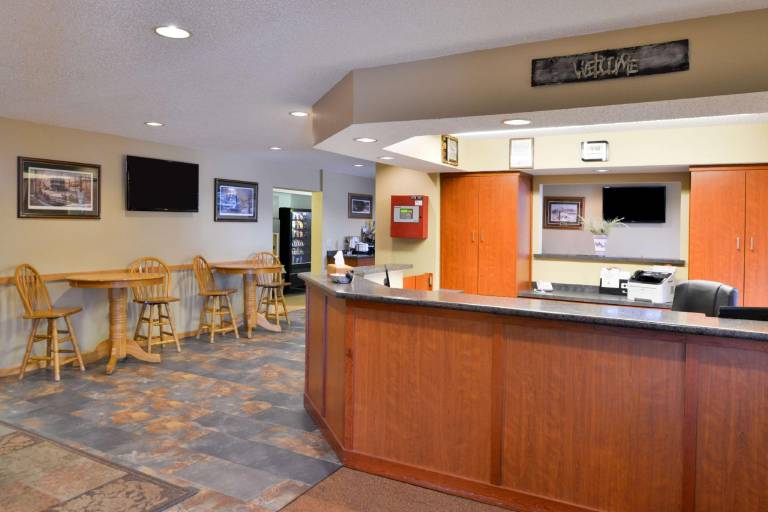 Americas Best Value Inn & Suites International Falls — photo 3