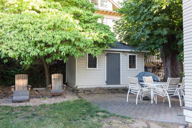 House with patio — photo 4