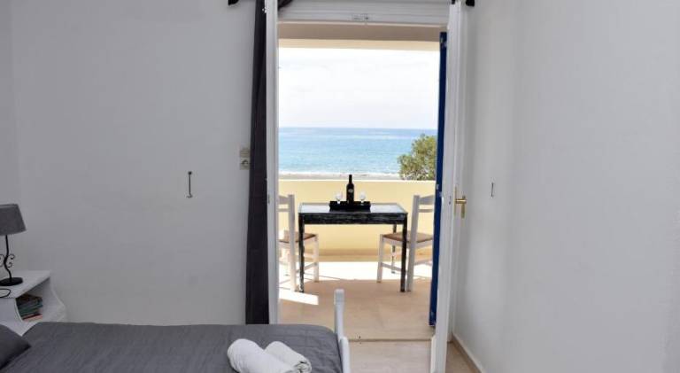 Holiday apartment with patio & yard — photo 2