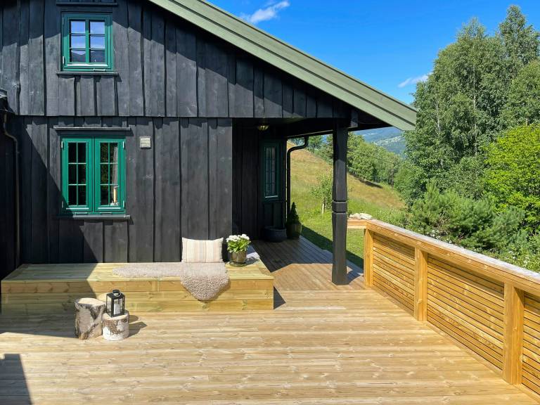 Vacation home with patio, hot tub & sauna | Water view in Tinn