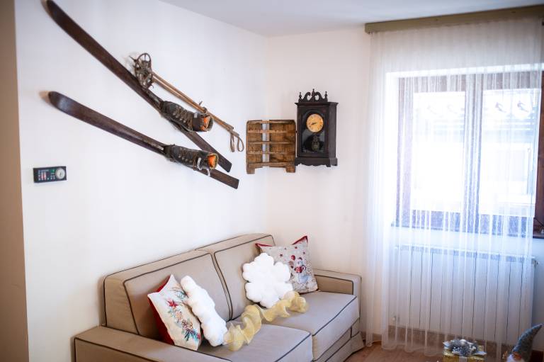 Family-oriented beautiful rental apartment with patio | Mountain view | Next to the ski | Pets allowed — photo 4