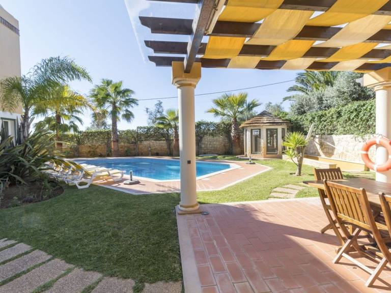 Villa with private pool, BBQ & terrace in Albufeira