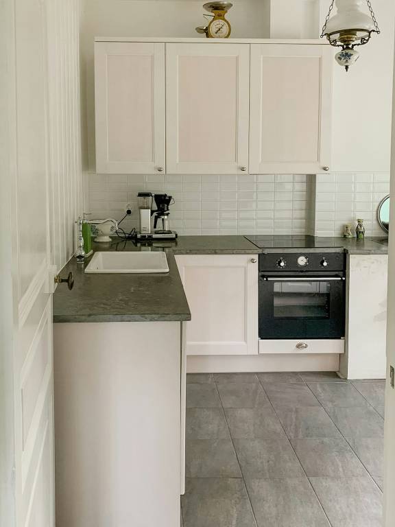 Vacation home with terrace & yard — photo 4
