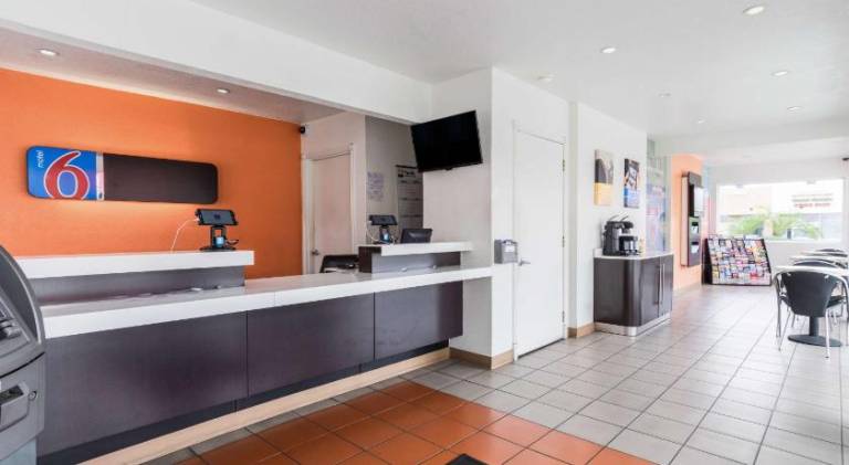 Motel 6 Long Beach, CA - International City — photo 2