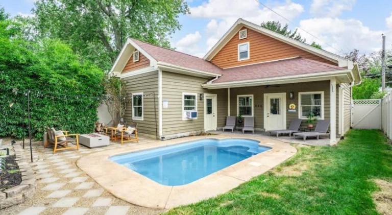 House with pool & sauna in Dayton, OH