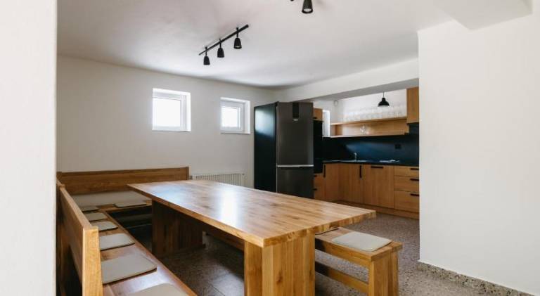 Serviced apartment with patio — photo 4