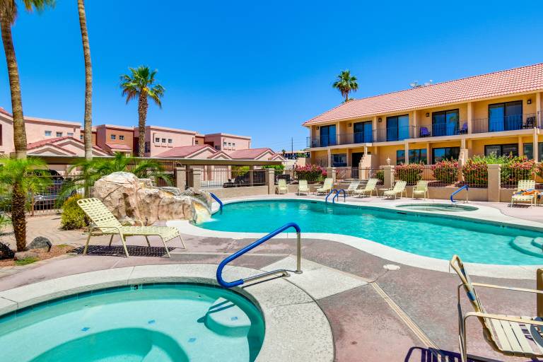 Walk to Rotary Park: Lake Havasu City Condo — photo 3