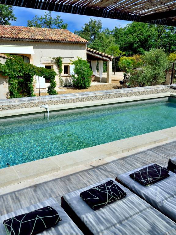 House with pool, grill & patio — photo 2