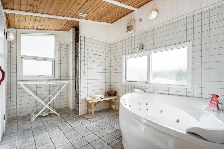 Vacation home with barbecue, patio & sauna — photo 4