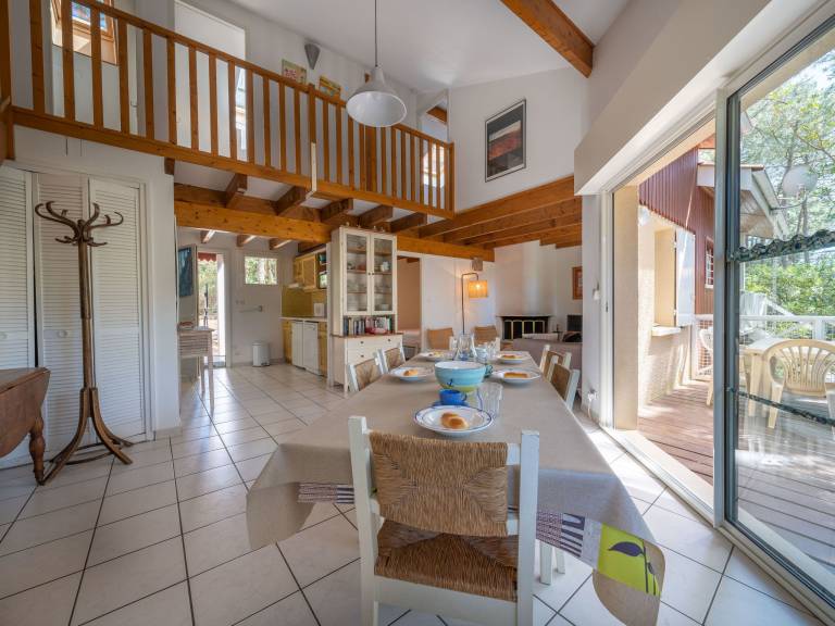 Fully equipped wonderful vacation home with patio & pool | Pets are welcome — photo 3