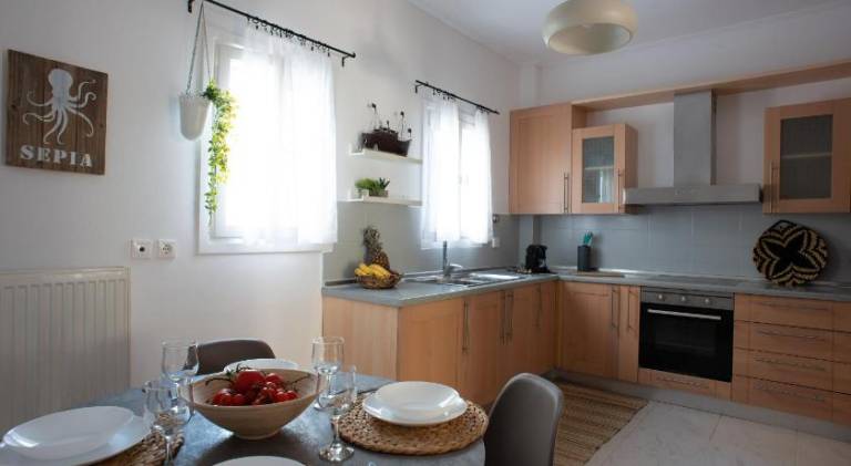 Apartment with terrace & yard — photo 3