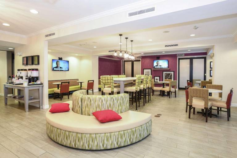 Hampton Inn Jacksonville East Regency Square — photo 3