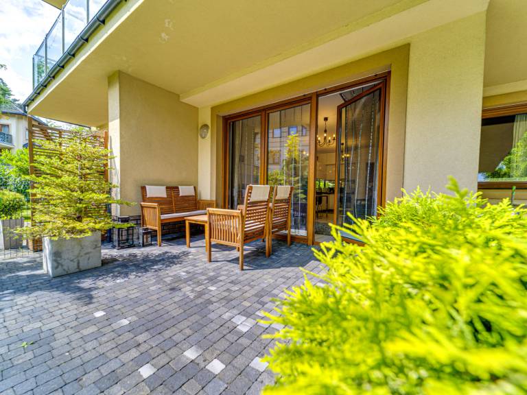 Holiday apartment with patio — photo 5