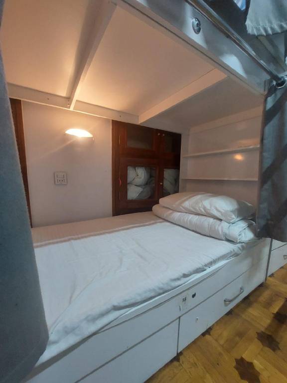 Fully equipped apartment with pool, yard & jacuzzi | Close to Baku Boulevard | Water view | Suitable for remote work | Dogs allowed — photo 2