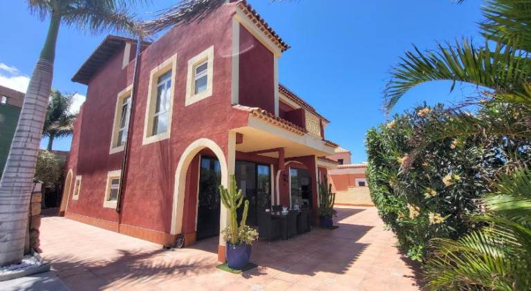 Fully equipped nice villa with terrace, private pool & yard | Suitable for remote work | Dogs allowed — photo 3