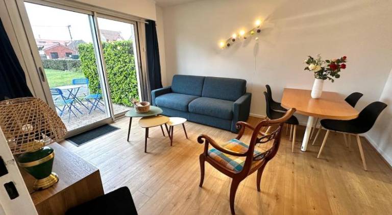 Holiday apartment with 1 room for 4 persons in Montreuil