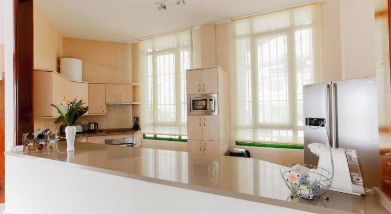 Fully equipped villa with barbeque, hot tub & patio | Suitable for remote work | Pets are welcome — photo 5