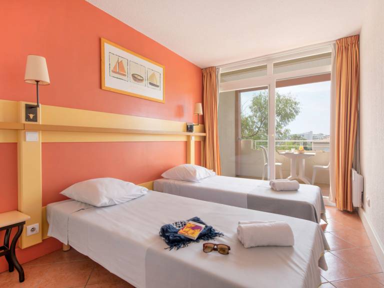 Nice rental apartment with terrace, heated pool & garden | Next to the beach | Dogs allowed — photo 4