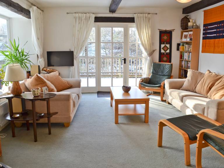 Family-friendly wonderful cottage with garden | River view | Pets allowed — photo 2