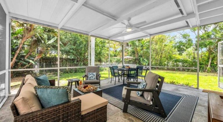 Vacation home with jacuzzi — photo 4