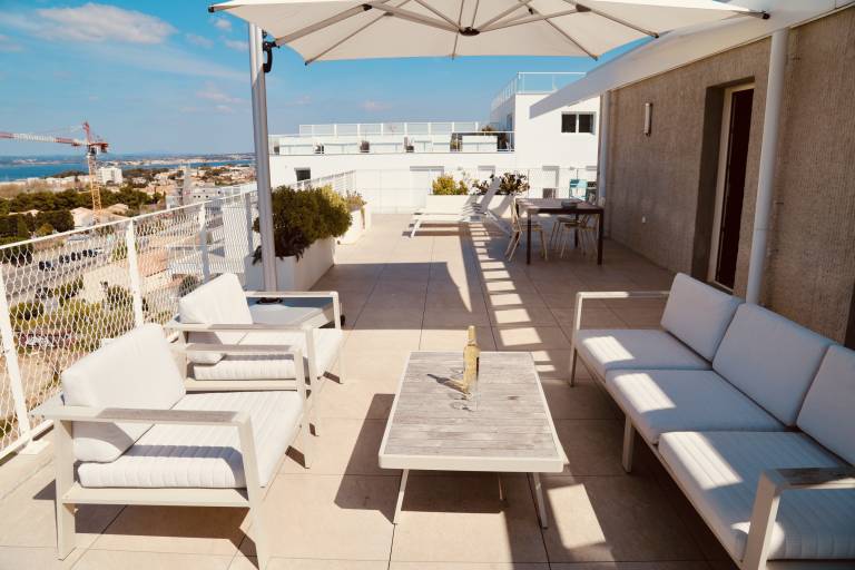Holiday apartment with patio, barbeque & yard — photo 2