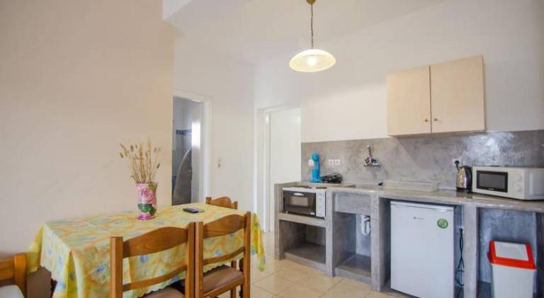 Nice serviced apartment with patio, yard & barbeque | Close to the beach | Pets allowed — photo 4
